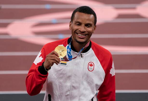 August 5, 2021, Tokyo, Japan: CanadaÃ¢â‚¬â ¢s Andre De Grasse, from Markham, Ont. holds up the gold medal for the 200m race during a ceremony at the 2020 Tokyo Olympics, Thursday, August 5, 2021 in Tokyo, Japan. Canada News - August 5, 2021  - ZUMAc35_ 20210805_zaf_c35_013 Copyright: xAdrianxWyldx