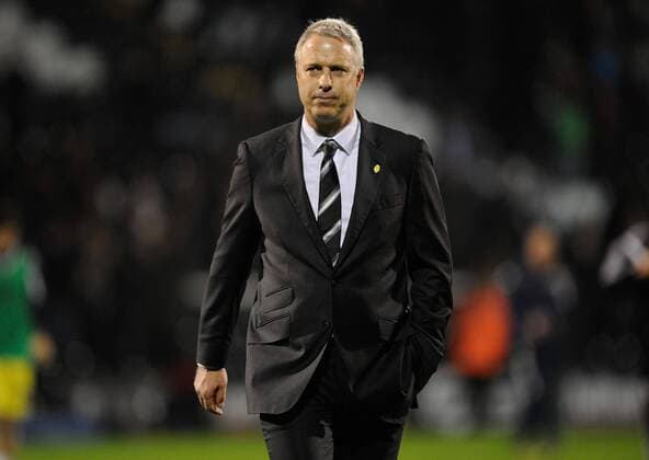 Fußball, Trainerhistorie FC Fulham von 1904 bis heute Mandatory Credit: Photo by Joe Toth BPI Shutterstock (5287967ao) Fulham Manager Kit Symons walks off the pitch at full-time during the Sky Bet Championship match between Fulham and Leeds played at Craven Cottage, London on October 21st 2015 Sky Bet Championship 2015 16 Fulham v Leeds United Craven Cottage, Stevenage Rd, London, United Kingdom - 21 Oct 2015 EDITORIAL USE ONLY No use with unauthorised audio, video, data, fixture lists (outside the EU), club league logos or live services. Online in-match use limited to 45 images (+15 in extra time). No use to emulate moving images. No use in betting, games or single club league player publications services. Sky Bet Championship 2015 16 Fulham v Leeds United Craven Cottage, Stevenage Rd, London, United Kingdom - 21 Oct 2015 EDITORIAL USE ONLY No use with unauthorised audio, video, data, fixture lists (outside the EU), club league logos or live services. Online in-match use limited to 45 images (+15 in extra time). No use to emulate moving images. No use in betting, games or  Copyright: xJoexToth BPI Shutterstockx 5287967ao