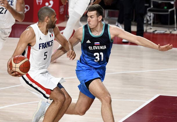 France s Nicolas Batum (5) looks to dribble past Slovenia s Vlatko Cancar during Men s Basketball semifinal at the Tokyo 2020 Olympics, Thursday, August 5, 2021, in Tokyo, Japan.  OLY20210805819 MIKExTHEILER