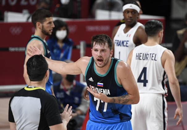 Slovenia s Luka Doncic (77) complains to the referee about a call on the out of bounds ball during Men s Basketball semifinal at the Tokyo 2020 Olympics, Thursday, August 5, 2021, in Tokyo, Japan. France edged Slovenia 90-89 and will play the USA in the Gold Medal game.  OLY20210805826 MIKExTHEILER