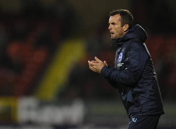 Fußball, Trainerhistorie Brighton & Hove Albion von 1901 bis heute Mandatory Credit: Photo by Alex James Jmp Shutterstock (4081799bl) Brighton and Hove Albion s Assistant Head Coach Nathan Jones gives his players directions. Swindon Town v Brighton, Capital One Cup Football, County Ground, Britain - 26 August 2014 EDITORIAL USE ONLY No use with unauthorised audio, video, data, fixture lists (outside the EU), club league logos or live services. Online in-match use limited to 45 images (+15 in extra time). No use to emulate moving images. No use in betting, games or single club league player publications services. Swindon Town v Brighton, Capital One Cup Football, County Ground, Britain - 26 August 2014 EDITORIAL USE ONLY No use with unauthorised audio, video, data, fixture lists (outside the EU), club league logos or live services. Online in-match use limited to 45 images (+15 in extra time). No use to emulate moving images. No use in betting, games or  Copyright: xAlexxJames Jmp Shutterstockx 4081799bl
