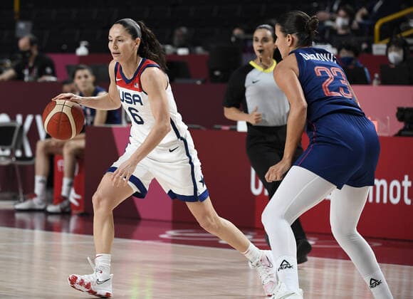 United States Sue Bird (6) dribbles downcourt as Serbia s Ana Dabovic defends during the Women s Basketball semifinal at the Tokyo 2020 Olympics, Friday, August 6, 2021, in Tokyo, Japan. USA won, 70-59 to advance to the Gold Medal game.  OLY20210806810 MIKExTHEILER