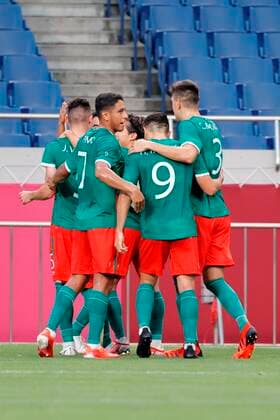 Mexico s players celebrate the 2-0 in their bronze medal soccer match between Mexico and Japan during the 2020 Olympic Games, Olympische Spiele, Olympia, OS at Saitama stadium 2002 in Saitama, Japan, 06 August 2021. 2020 Olympic Games - Soccer: Mexico vs. Japan !ACHTUNG: NUR REDAKTIONELLE NUTZUNG!  Copyright: xKaixFoersterlingx EVE8808 20210806-d56900b0af08d5ac273412f42de0582f4d49473c