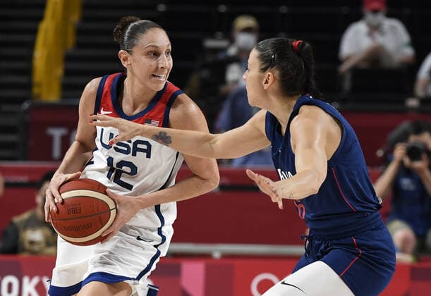 United States Diana Taurasi (12) is closely defended by Serbia s Sasa Cado during the Women s Basketball semifinal at the Tokyo 2020 Olympics, Friday, August 6, 2021, in Tokyo, Japan. USA won, 70-59 to advance to the Gold Medal game.  OLY20210806811 MIKExTHEILER