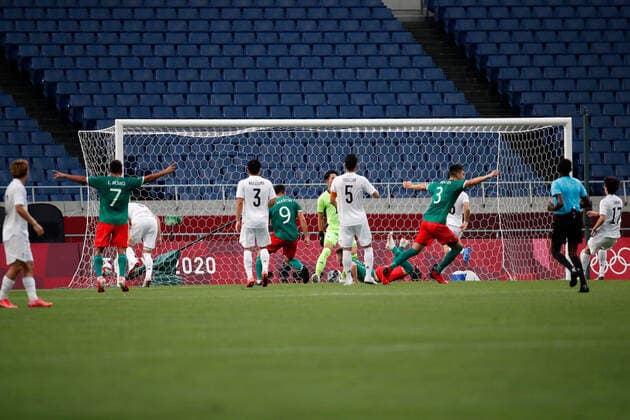 August 6, 2021, Saitama, Japan: Players of Mexico celebrates their second goal during the football men s bronze medal match between Mexico and Japan during the Tokyo 2020 Olympic Games, Olympische Spiele, Olympia, OS at the Saitama Stadium. Mexico leads Japan 2-0 at halftime. Saitama Japan - ZUMAm191 20210806_zap_m191_003 Copyright: xRodrigoxReyesxMarinx