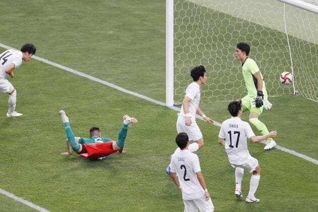 Tokyo Olympics: Football Johan Vasquez (2nd from L) scores Mexico s second goal against Japan during the first half of a men s football bronze medal match at the Tokyo Olympics on Aug. 6, 2021, at Saitama Stadium near Tokyo.  A14AA0000756855P