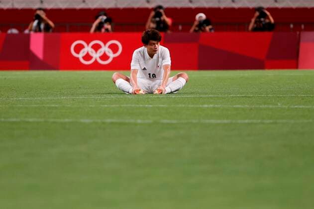 Japan s Ayase Ueda reacts after losing against Mexico in their bronze medal soccer match during the 2020 Olympic Games, Olympische Spiele, Olympia, OS at Saitama stadium 2002 in Saitama, Japan, 06 August 2021. 2020 Olympic Games - Soccer: Mexico vs. Japan !ACHTUNG: NUR REDAKTIONELLE NUTZUNG!  Copyright: xKaixFoersterlingx EVE8857 20210806-d22e69190e9b5a526916a3b32f75f0fa9acd6f5c