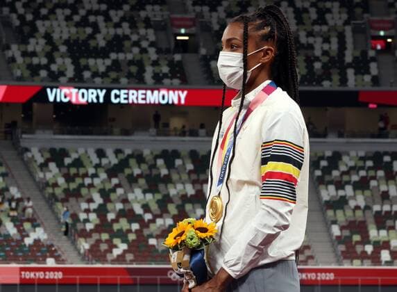 Olympic Champion Nafissatou Nafi Thiam pictured during the medal ceremony of the women s heptahlon event on day 15 of the Tokyo 2020 Olympic Games, Olympische Spiele, Olympia, OS in Tokyo, Japan on Friday 06 August 2021. The postponed 2020 Summer Olympics are taking place from 23 July to 8 August 2021. BENOITxDOPPAGNE  x3057368x