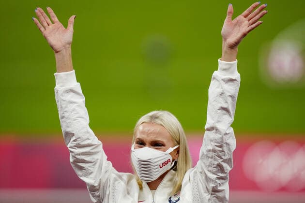 Tokio 2020 im Jahr 2021, Leichtathletik, Stabhochsprung, Damen, Siegerehrung Mandatory Credit: Photo by Dave Shopland Shutterstock (12249250j) Katie Nageotte (GBR) - Women s Pole Vault Final Athletics, Olympic Stadium, Tokyo Olympic Games, Olympische Spiele, Olympia, OS 2020, Japan - 06 Aug 2021 Athletics, Olympic Stadium, Tokyo Olympic Games 2020, Japan - 06 Aug 2021  Copyright: xDavexShopland Shutterstockx 12249250j