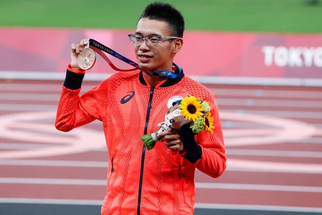 Men s 20km race walk bronze medalist Toshikazu Yamanishi of Japan holds up his medal during the medal ceremony at Olympic Stadium at the 2020 Summer Olympics in Tokyo, Japan on Friday, August 6, 2021.  OLY20210806402 TasosxKatopodis