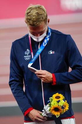 Mandatory Credit: Photo by Dave Shopland Shutterstock (12249250am) Kevin Mayer (FRA) with his Silver Medal - Men s Decathlon Athletics, Olympic Stadium, Tokyo Olympic Games, Olympische Spiele, Olympia, OS 2020, Japan - 06 Aug 2021 Athletics, Olympic Stadium, Tokyo Olympic Games 2020, Japan - 06 Aug 2021  Copyright: xDavexShopland Shutterstockx 12249250am