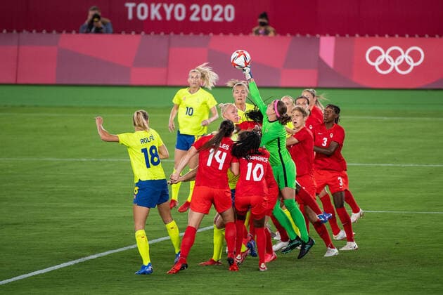 210806 Players of Sweden and of Canada in the womens football final during day 14 of the Tokyo 2020 Olympic Games on August 6, 2021 in Tokyo Photo Jon Olav Nesvold BILDBYRAN COP 217 DS0190 fotboll football soccer fotball olympic games olympics os ol olympiska spel olympiske toys tokyo2020 tokyo 2020 tokyo os tokyo ol bbeng sweden sweden canada canada final,  Copyright: JONxOLAVxNESVOLD BB210806JE081