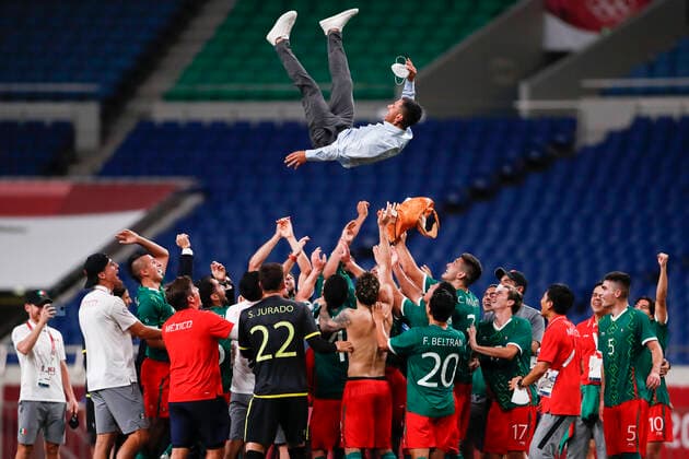 August 6, 2021, Saitama, Japan: Players of Mexico football team celebrate after winning the football men s bronze medal match between Mexico and Japan during the Tokyo 2020 Olympic Games, Olympische Spiele, Olympia, OS at the Saitama Stadium. Mexico defeats Japan 3-1. Saitama Japan - ZUMAm191 20210806_zap_m191_010 Copyright: xRodrigoxReyesxMarinx
