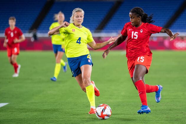 210806 Hanna Glas of Sweden and Nichelle Prince of Canada in the womens football final during day 14 of the Tokyo 2020 Olympic Games on August 6, 2021 in Tokyo Photo Carl Sandin BILDBYRAN kod CS DS0190 fotboll football soccer fotball olympic games olympics os ol olympiska games olympic games tokyo2020 tokyo 2020 tokyo os tokyo ol bbeng sweden sweden canada canada final,  Copyright: CARLxSANDIN BB210806CS021