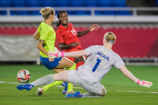 210806 Nichelle Prince of Canada and Hedvig Lindahl of Sweden in the womens football final during day 14 of the Tokyo 2020 Olympic Games on August 6, 2021 in Tokyo Photo Johanna Lundberg BILDBYRAN kod JL DS0190 fotboll football soccer fotball olympic games olympics os ol olympiska olympic games tokyo2020 tokyo 2020 tokyo os tokyo ol bbeng sweden sweden canada canada final,  Copyright: JOHANNAxLUNDBERG BB210806JL059