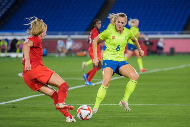 210806 Janine Beckie of Canada and Magdalena Eriksson of Sweden in the womens football final during day 14 of the Tokyo 2020 Olympic Games on August 6, 2021 in Tokyo Photo Johanna Lundberg BILDBYRAN kod JL DS0190 fotboll football soccer fotball olympic games olympics os ol olympiska games olympic games tokyo2020 tokyo 2020 tokyo os tokyo ol bbeng sweden sweden canada canada final,  Copyright: JOHANNAxLUNDBERG BB210806JL062
