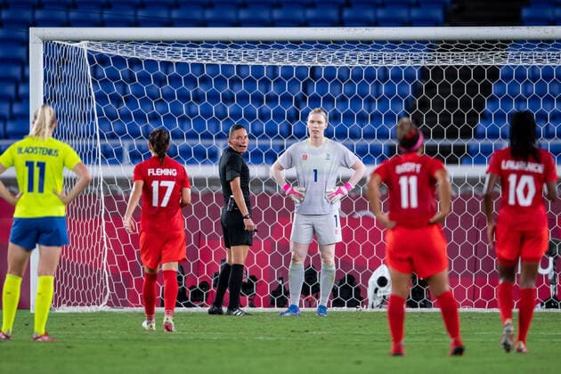 210806 Goalkeeper Hedvig Lindahl of Sweden in the womens football final during day 14 of the Tokyo 2020 Olympic Games on August 6, 2021 in Tokyo Photo Carl Sandin BILDBYRAN code CS DS0190 football football soccer football olympic games olympics os ol olympiska spel olympiske leker tokyo2020 tokyo 2020 tokyo os tokyo ol bbeng sweden sweden canada canada final,  Copyright: CARLxSANDIN BB210806CS048