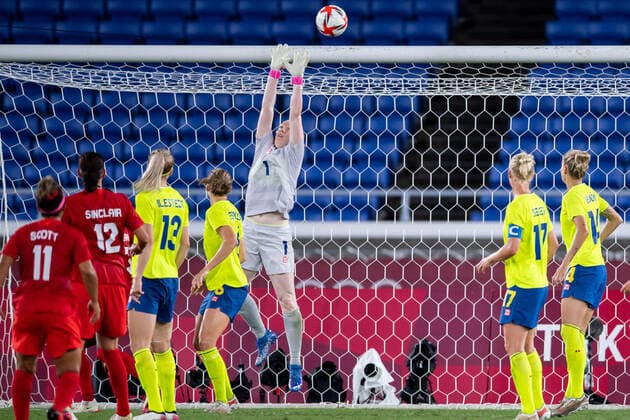 210806 Goalkeeper Hedvig Lindahl of Sweden in the womens football final during day 14 of the Tokyo 2020 Olympic Games on August 6, 2021 in Tokyo Photo Carl Sandin BILDBYRAN code CS DS0190 football football soccer football olympic games olympics os ol olympiska spel olympiske leker tokyo2020 tokyo 2020 tokyo os tokyo ol bbeng sweden sweden canada canada final,  Copyright: CARLxSANDIN BB210806CS051