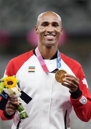 Tokyo Olympics: Athletics Damian Warner of Canada poses with his gold medal for the men s decathlon at the Tokyo Olympics on Aug. 6, 2021, at the National Stadium.  A14AA0000756908P