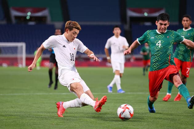 (L to R) Ritsu Doan (JPN), Jesus Angulo (MEX), AUGUST 6, 2021 - Football Soccer : Men s 3rd Place Match match between Mexico 3-1 Japan during the Tokyo 2020 Olympic Games, Olympische Spiele, Olympia, OS at the Saitama Stadium in Saitama, Japan. Noxthirdxpartyxsales  (166601321)