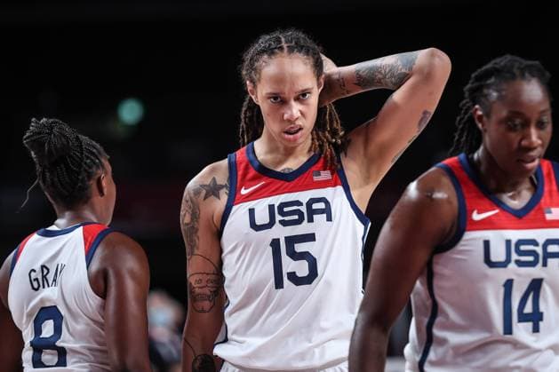 (210806) -- SAITAMA, Aug. 6, 2021 -- Brittney Griner (C) of the United States react during the women s basketball semifinal between the United States and Serbia at the Tokyo 2020 Olympic Games, Olympische Spiele, Olympia, OS in Saitama, Japan, Aug. 5, 2021. ) (TOKYO2020)JAPAN-SAITAMA-OLY-BASKETBALL-WOMEN S SEMIFINAL-USA VS SRB PanxYulong 