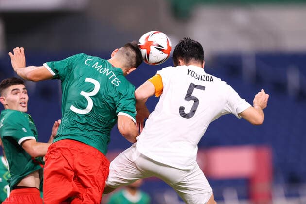 (L to R) Cesar Montes (MEX), Maya Yoshida (JPN), AUGUST 6, 2021 - Football Soccer : Men s 3rd Place Match match between Mexico 3-1 Japan during the Tokyo 2020 Olympic Games, Olympische Spiele, Olympia, OS at the Saitama Stadium in Saitama, Japan. Noxthirdxpartyxsales  (166601446)