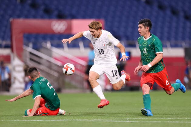 (L to R) Johan Vasquez (MEX), Ritsu Doan (JPN), Jesus Angulo (MEX), AUGUST 6, 2021 - Football Soccer : Men s 3rd Place Match match between Mexico 3-1 Japan during the Tokyo 2020 Olympic Games, Olympische Spiele, Olympia, OS at the Saitama Stadium in Saitama, Japan. Noxthirdxpartyxsales  (166601449)