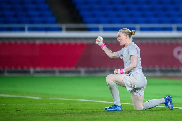 210806 Hedvig Lindahl of Sweden celebrates during a penalty shoot out in the womens football final during day 14 of the Tokyo 2020 Olympic Games on August 6, 2021 in Tokyo Photo Johanna Lundberg BILDBYRAN kod JL DS0190 fotboll football soccer fotball olympic games olympics os ol olympic games olympic games tokyo2020 tokyo 2020 tokyo os tokyo ol bbeng sweden sweden canada canada final cheer,  Copyright: JOHANNAxLUNDBERG BB210806JL109
