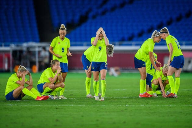210806 Kosovare Asllani of Sweden looks dejected after the women footballs football final during day 14 of the Tokyo 2020 Olympic Games on August 6, 2021 in Tokyo Photo Johanna Lundberg BILDBYRAN code JL DS0190 fotboll football soccer fotball olympic games olympics os ol olympiska spel olympiske leker tokyo2020 tokyo 2020 tokyo os tokyo ol bbeng sweden sweden canada canada final depp,  Copyright: JOHANNAxLUNDBERG BB210806JL114