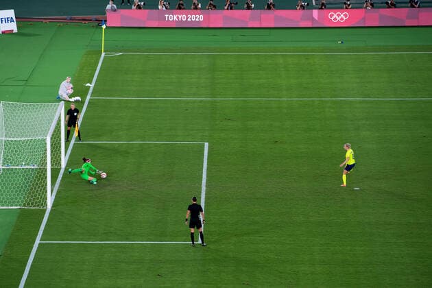 210806 Jonna Andersson of Sweden misses penalty in the womens football final during day 14 of the Tokyo 2020 Olympic Games on August 6, 2021 in Tokyo Photo Joel Marklund PICTURE code JM DS0190 football football soccer football olympic games olympics os ol olympic games olympic games tokyo2020 tokyo 2020 tokyo os tokyo ol bbeng sweden sweden canada canada final,  Copyright: JOELxMARKLUND BB210806JM092