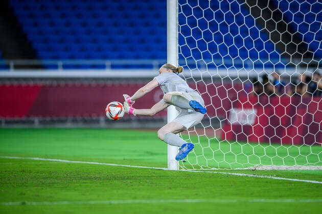 210806 Hedvig Lindahl of Sweden during a penalty shoot out in the womens football final during day 14 of the Tokyo 2020 Olympic Games on August 6, 2021 in Tokyo Photo Johanna Lundberg BILDBYRAN kod JL DS0190 fotboll football soccer fotball olympic games olympics os ol olympiska games olympic games tokyo2020 tokyo 2020 tokyo os tokyo ol bbeng sweden sweden canada canada final,  Copyright: JOHANNAxLUNDBERG BB210806JL129