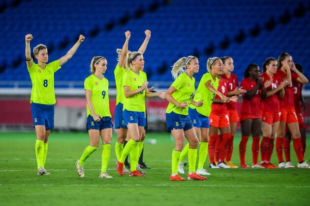 210806 Lina Hurtig, Kosovare Asllani, Olivia Schough, Hanna Glas and Emma Kullberg of Sweden celebrate during a penalty shoot out in the womens football final during day 14 of the Tokyo 2020 Olympic Games on August 6, 2021 in Tokyo Photo Johanna Lundberg BILDBYRAN code JL DS0190 football football soccer football olympic games olympics os ol olympic games olympic games tokyo2020 tokyo 2020 tokyo os tokyo ol bbeng sweden sweden canada canada final cheer,  Copyright: JOHANNAxLUNDBERG BB210806JL133