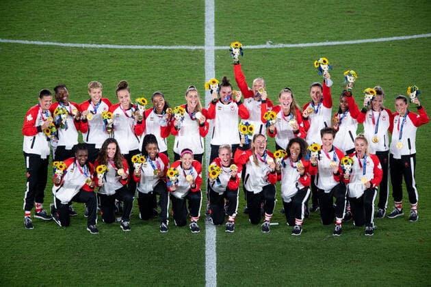 210807 Players of Canada celebrates after the womens football final during day 14 of the Tokyo 2020 Olympic Games on August 6, 2021 in Tokyo Photo Joel Marklund IMAGE CODE JM DS0190 football football soccer football olympic games olympics os ol olympic games olympic games tokyo2020 tokyo 2020 tokyo os tokyo ol bbeng sweden sweden canada canada final jubel,  Copyright: JOELxMARKLUND BB210807JM013