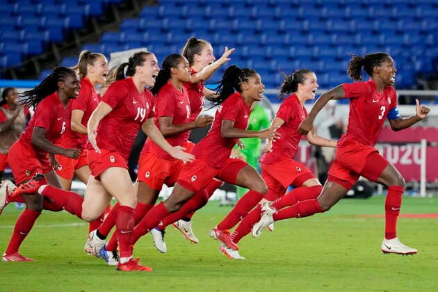 August 6, 2021, Yokohama, Japan: Canada celebrates after defeating Sweden in the penalty shoot-out in the women s soccer final during the summer Tokyo Olympics in Yokohama, Japan on Friday, August 6, 2021. Canada News - August 6, 2021  - ZUMAc35_ 20210806_zaf_c35_112 Copyright: xFrankxGunnx