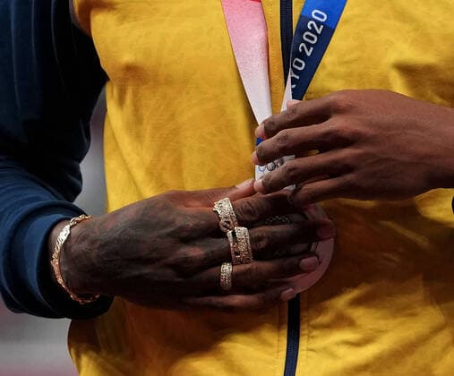 (210806) -- TOKYO, Aug. 6, 2021 -- Anthony Jose Zambrano of Colombia reacts during the awarding ceremony of the Men s 400m at the Tokyo 2020 Olympic Games, Olympische Spiele, Olympia, OS in Tokyo, Japan, Aug. 6, 2021. ) (TOKYO2020)JAPAN-TOKYO-OLY-ATHLETICS-MEN S 400M-AWARDING CEREMONY LuixSiuxWai 