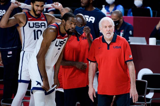 210807 Kevin Wayne Durant and Gregg Popovich, head coach of USA in the men s basketball final between France and USA match during day 15 of the Tokyo 2020 Olympic Games on August 7, 2021 in Tokyo Photo Johanna Lundberg BILDBYRAN kod JL JL0162 basket basketball olympic games olympics os ol olympic games olympic games tokyo2020 tokyo 2020 tokyo os tokyo ol bbeng france usa france,  Copyright: JOHANNAxLUNDBERG BB210807JL015