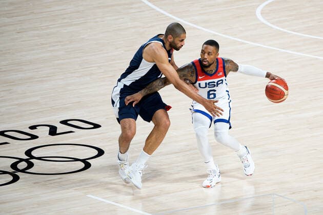 210807 Nicolas Batum of France and Damian Lillard of USA in the men s basketball final between France and USA match during day 15 of the Tokyo 2020 Olympic Games on August 7, 2021 in Tokyo Photo Johanna Lundberg BILDBYRAN kod JL JL0162 basket basketball olympic games olympics os ol olympic games olympic games tokyo2020 tokyo 2020 tokyo os tokyo ol bbeng france usa france,  Copyright: JOHANNAxLUNDBERG BB210807JL042