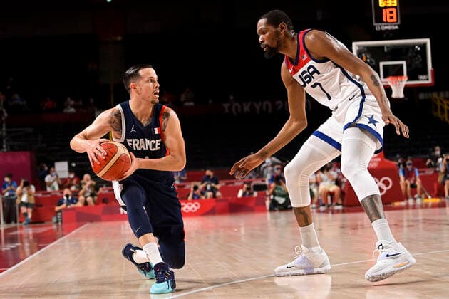 Thomas Heurtel (Fra) vs Durant Kevin (USA) BASKETBALL : Finale France vs Etats Unis - Jeux Olympiques - Tokyo 2020 - 07 08 2021 JBAutissier Panoramic 