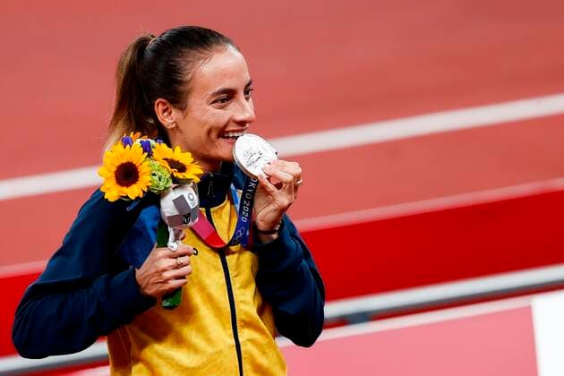 Colombia s Sandra Arenas jubilates on the podium after winning the silver medal in women s 20 km race walk during the Tokyo 2020 Olympic Games, Olympische Spiele, Olympia, OS at the Olympic Stadium in Tokyo, Japan, 07 August 2021. Women s 20 km race walk !ACHTUNG: NUR REDAKTIONELLE NUTZUNG!  Copyright: xJuanxIgnacioxRONCORONIx EVE9262 20210807-1bfff687e139def28ae1e5f23970eeb536f0423a