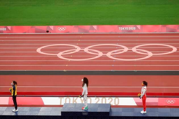 Italy s Antonella Palmisano (C-gold), Colombia s Sandra Arenas (L-silver) and China s Liu Hong (R-bronze) jubilate on the podium in women s 20 km race walk during the Tokyo 2020 Olympic Games, Olympische Spiele, Olympia, OS at the Olympic Stadium in Tokyo, Japan, 07 August 2021. Women s 20 km race walk !ACHTUNG: NUR REDAKTIONELLE NUTZUNG!  Copyright: xJuanxIgnacioxRONCORONIx EVE9267 20210807-8f73bd7308bdc032e04a0ae935c9306290551d7d