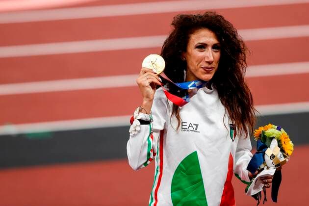 Italy s Antonella Palmisano jubilates on the podium after winning the gold medal in women s 20 km race walk during the Tokyo 2020 Olympic Games, Olympische Spiele, Olympia, OS at the Olympic Stadium in Tokyo, Japan, 07 August 2021. Women s 20 km race walk !ACHTUNG: NUR REDAKTIONELLE NUTZUNG!  Copyright: xJuanxIgnacioxRONCORONIx EVE9268 20210807-d5a65cc7558f1e6f740a7256da41277a51a77df9