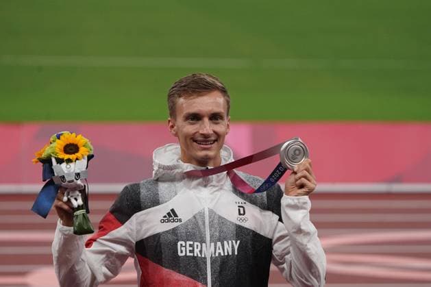 Tokyo 2020 in 2021, athletics, 50km walk men, award ceremony with Jonathan Hilbert