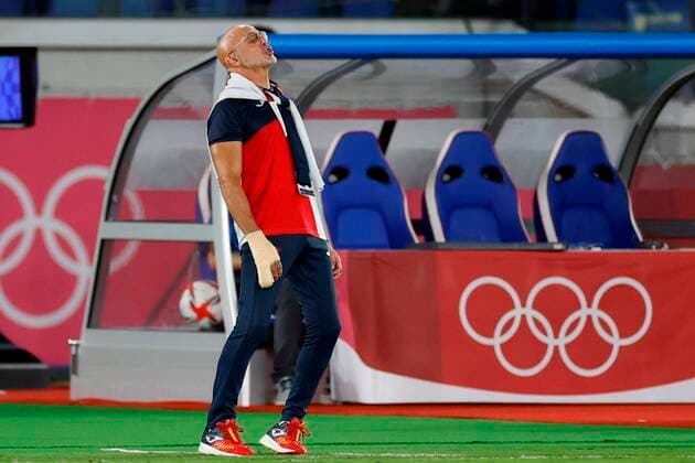 Spain s head coach Luis de la Fuente reacts during the men s soccer match between Brazil and Spain during the 2020 Olympic Games, Olympische Spiele, Olympia, OS at International stadium Yokohama in Yokohama Japan, 07 August 2021. 2020 Olympic Games - Soccer: Brazil vs. Spain !ACHTUNG: NUR REDAKTIONELLE NUTZUNG!  Copyright: xFernandoxBizerrax EVE9360 20210807-776bdadf1dbc65af388af812fd9e64ff8883c965