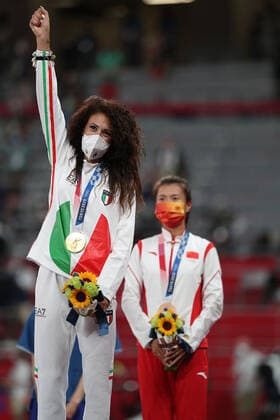 (210807) -- TOKYO, Aug. 7, 2021 -- Antonella Palmisano (L) of Italy reacts during the awarding ceremony of the Women s 20km Race Walk at the Tokyo 2020 Olympic Games, Olympische Spiele, Olympia, OS in Tokyo, Japan, Aug. 7, 2021. ) (TOKYO2020)JAPAN-TOKYO-OLY-ATHLETICS-WOMEN S 20KM RACE WALK-AWARDING CEREMONY LixMing 
