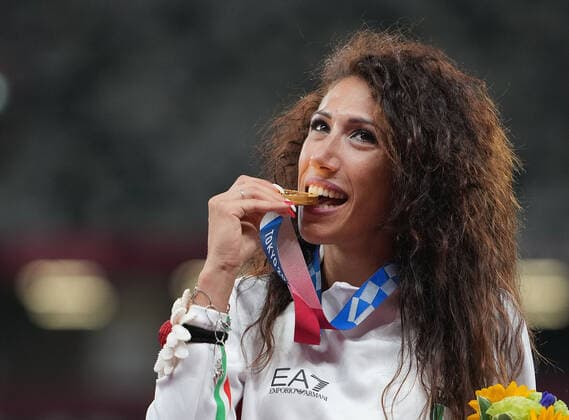 (210807) -- TOKYO, Aug. 7, 2021 -- Antonella Palmisano of Italy reacts during the awarding ceremony of the Women s 20km Race Walk at the Tokyo 2020 Olympic Games, Olympische Spiele, Olympia, OS in Tokyo, Japan, Aug. 7, 2021. ) (TOKYO2020)JAPAN-TOKYO-OLY-ATHLETICS-WOMEN S 20KM RACE WALK-AWARDING CEREMONY LuixSiuxWai 