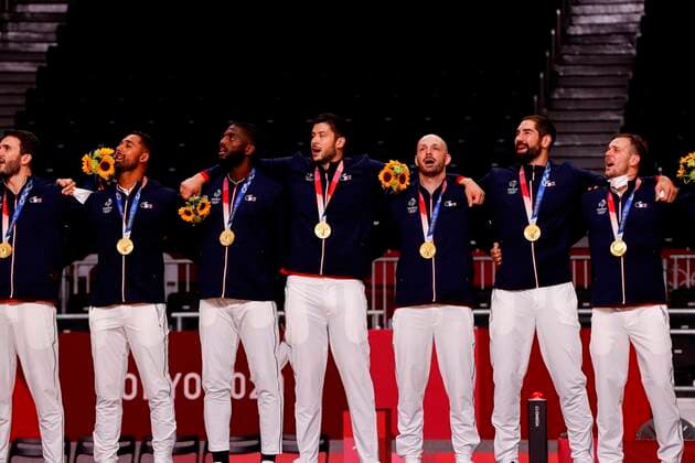 France s handball players jubilate after winning the gold medal amid the 2020 Olympic Games, Olympische Spiele, Olympia, OS at the Yoyogi National Stadium in Tokyo, Japan, 07 August 2021. 2020 Olympic Games - Handball !ACHTUNG: NUR REDAKTIONELLE NUTZUNG!  Copyright: xJosexMendezx EVE9450 20210807-3a9939ecf810b74cfc857c1734e9839f55824582