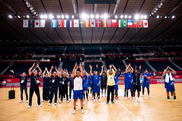 joie des joueurs de la France - protocole podium clapping HANDBALL : Finale France vs Danemark - Jeux Olympiques - Tokyo 2020 - 07 08 2021 JBAutissier Panoramic 
