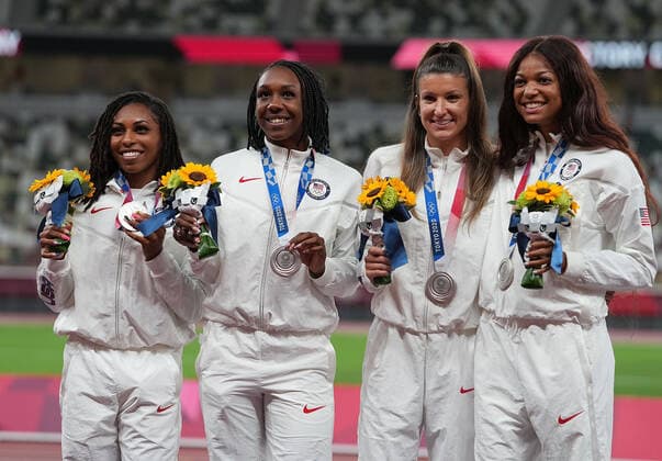 (210807) -- TOKYO, Aug. 7, 2021 -- Team members of the United States react during the awarding ceremony of the Women s 4x100m Relay at the Tokyo 2020 Olympic Games, Olympische Spiele, Olympia, OS in Tokyo, Japan, Aug. 7, 2021. ) (TOKYO2020)JAPAN-TOKYO-OLY-ATHLETICS-WOMEN S 4x100M RELAY-AWARDING CEREMONY LuixSiuxWai 