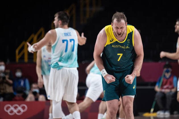 (210807) -- SAITAMA, Aug. 7, 2021 -- Joe Ingles (front) of Australia reacts during the men s basketball bronze medal match between Slovenia and Australia at the Tokyo 2020 Olympic Games, Olympische Spiele, Olympia, OS in Saitama, Japan, Aug. 7, 2021. ) (TOKYO2020)JAPAN-SAITAMA-OLY-BASKETBALL-MEN S BRONZE MEDAL MATCH PanxYulong 
