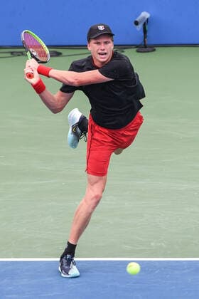 August 7, 2021, Washington, D.C, U.S: JENSON BROOKSBY hits a backhand during his match against Jannik Sinner at the Rock Creek Tennis Center. Washington U.S. - ZUMAg196 20210807_zap_g196_026 Copyright: xKylexGustafsonx